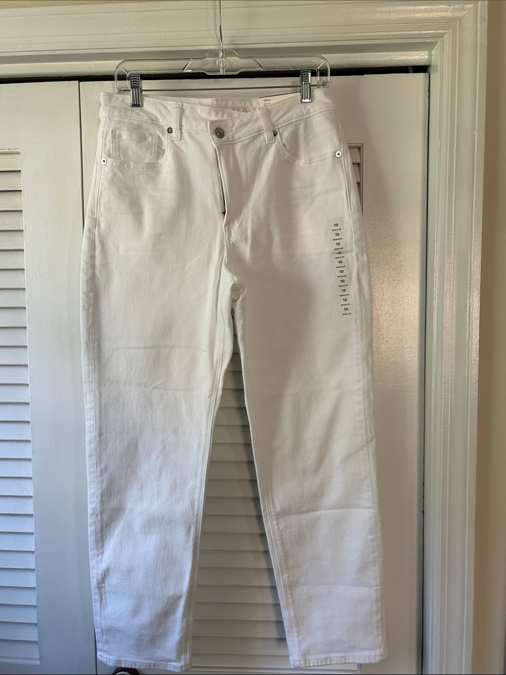 American Eagle Outfitters White High-Rise Straight Jeans